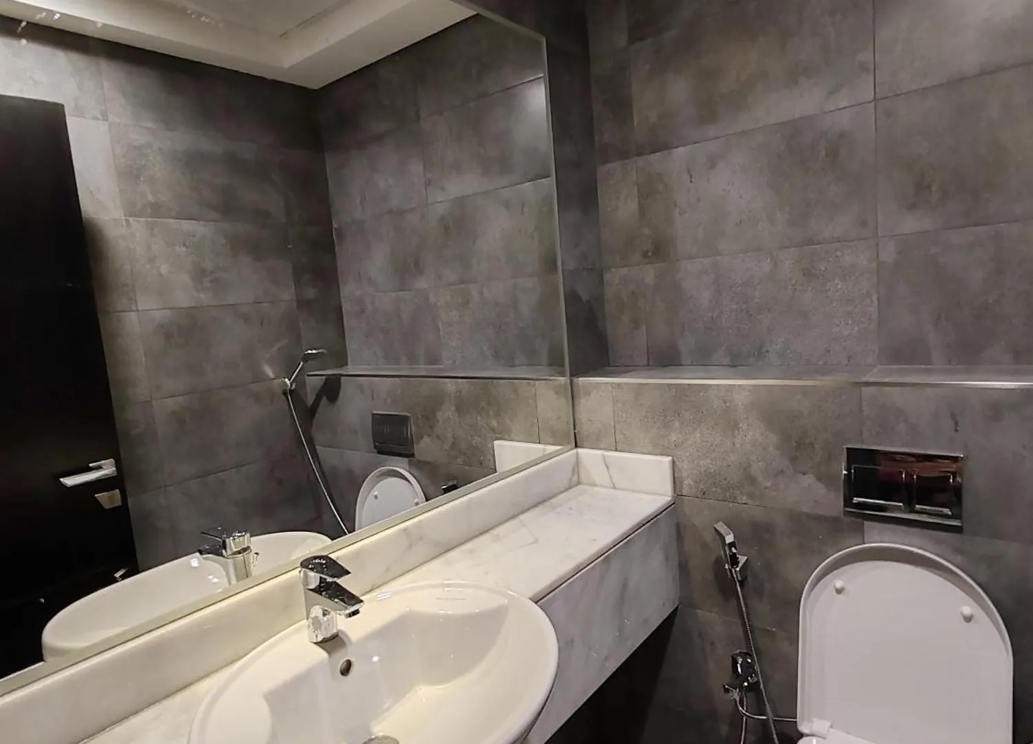 Business Bay Loft Accommodation 두바이 홈스테이
